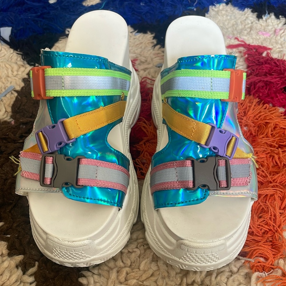 Chunky poolside slip on
